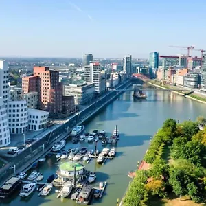 - Chilliges In Mit Balkon & Kuche; Big Tv And Bed - , Düsseldorf Deutschland